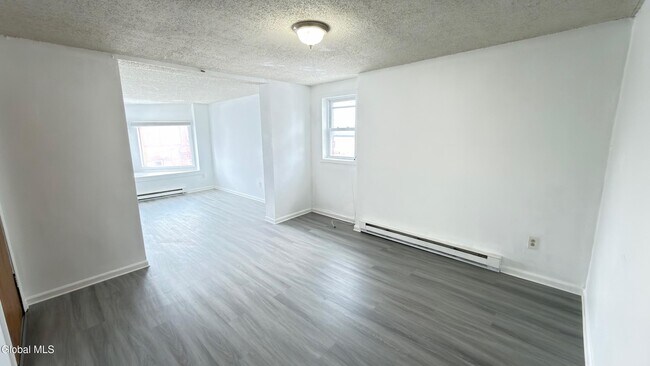 Building Photo - 3134 6th Ave