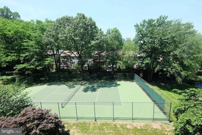 Building Photo - 2059 Huntington Ave