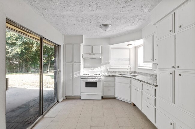 Building Photo - 4319 Tiffany Dr