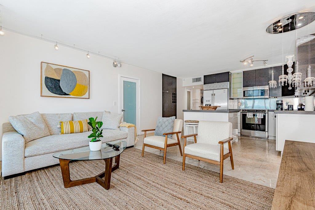Building Photo - 2301 Collins Ave