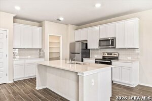 Building Photo - 2521 Ayers Dr