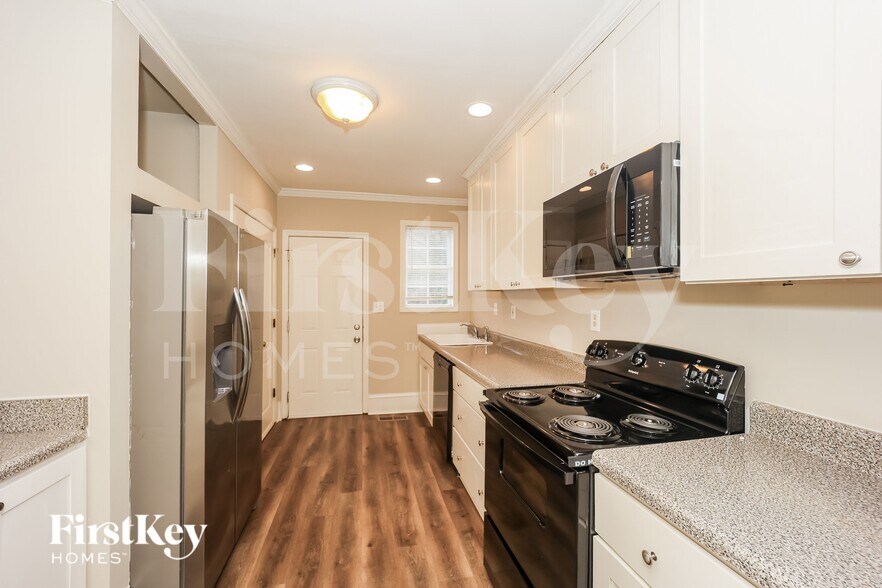 Building Photo - 1042 Victory Dr SW