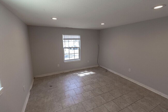 Building Photo - 2510 Quail Dr