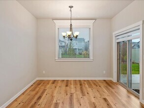 Building Photo - Free September Rent!  Beautiful Newer 4 Bed, 3 Bath located in the heart of Meridian - available ...
