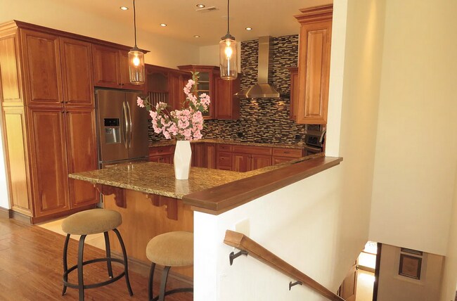 Building Photo - Mountain Sunset Views: Lovely Four-Bedroom House in Skyridge