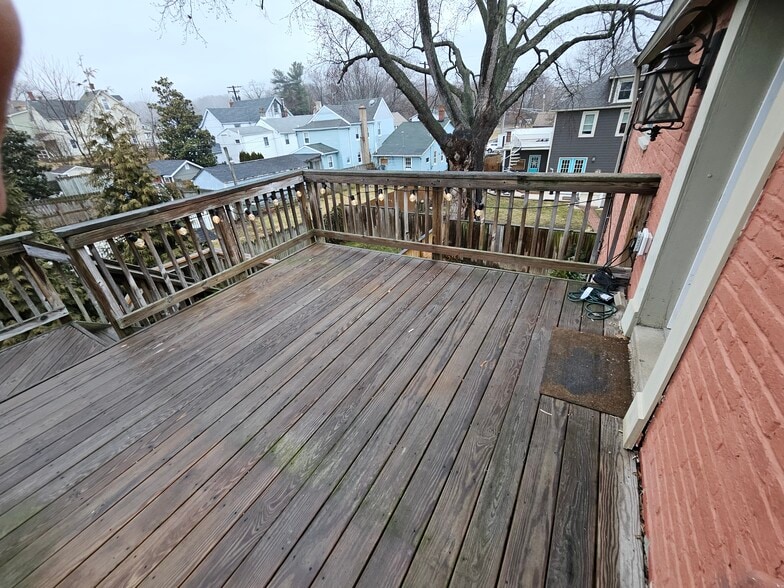 Deck - 718 N Stokes St