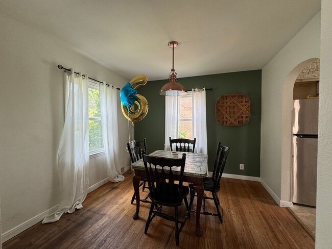 Building Photo - Adorable 3 Bedroom Home Near Lincoln Park!