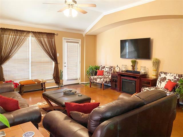 Building Photo - 724 Red Elm Ln