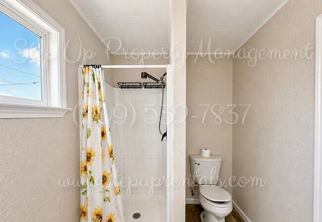 Building Photo - Charming Country Living with Modern Solar Power in Chinese Camp