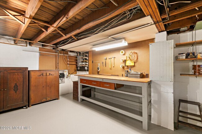 Building Photo - 14 Swan Ave