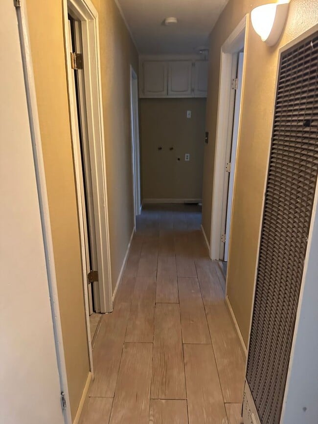 Building Photo - BEAUTIFUL DUPLEX