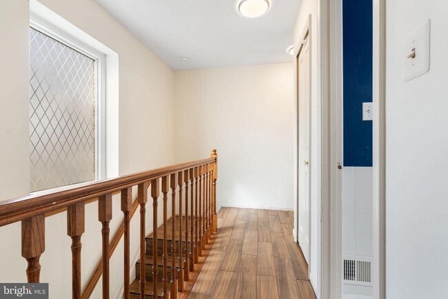 Building Photo - 520 Kingdom Ct