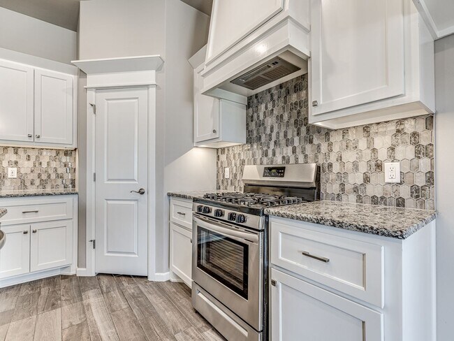 Building Photo - Newer Home in Ironstone + 3 bedrooms + 2 bathrooms + Edmond Schools