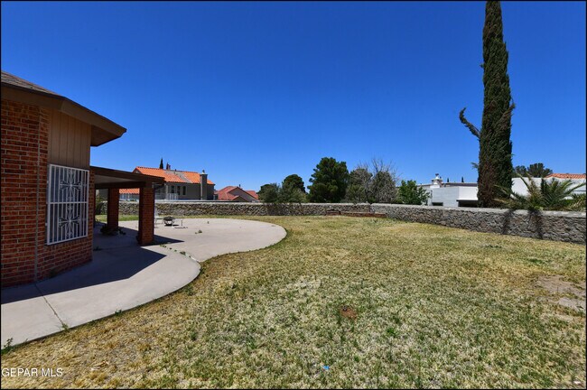 Building Photo - 6451 Loma De Cristo Dr