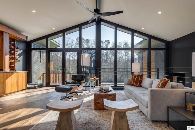 Building Photo - 304 Standard Reed Rd