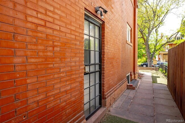 Building Photo - 840 Emerson St