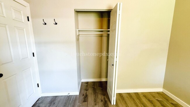 Building Photo - Beautifully Remodeled Home in Near Powell ...