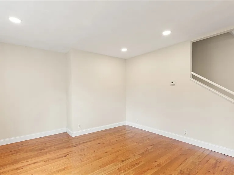 Building Photo - 34 Clinton St