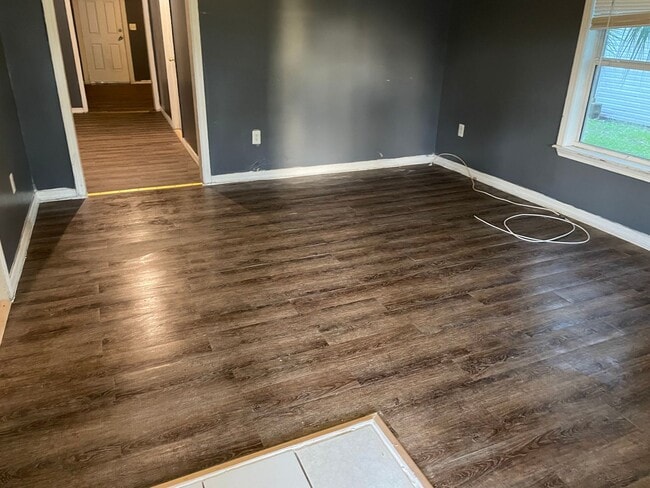 Building Photo - Spacious 3/2 house