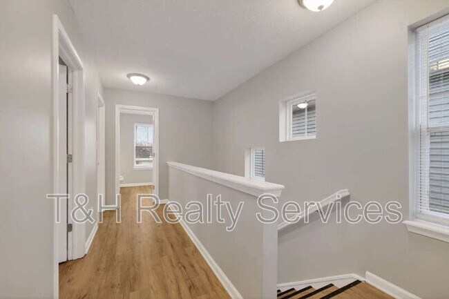 Building Photo - 156 Haugh St