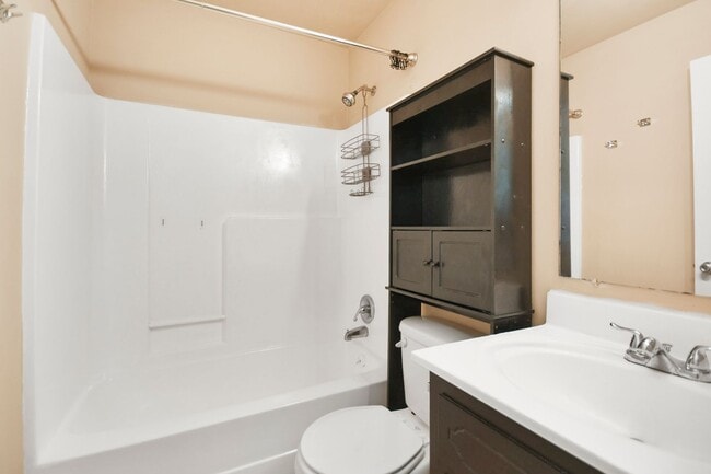 Building Photo - Updated Three Bedroom!