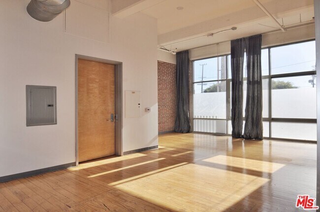 Building Photo - 1850 Industrial St