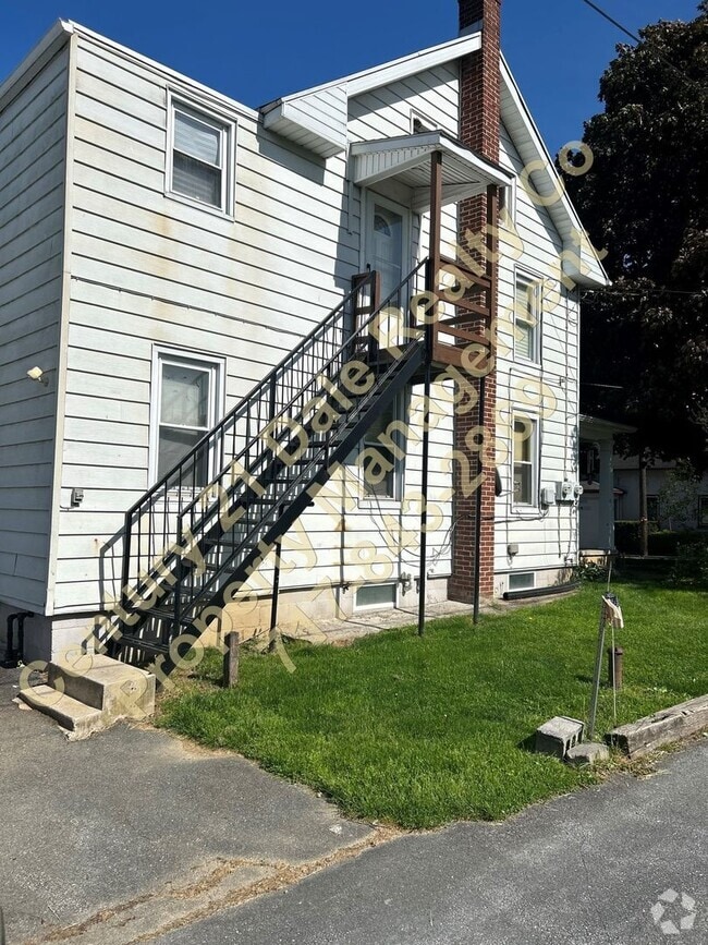 Building Photo - Large 2 Bedroom Apartment in Eastern Schoo...
