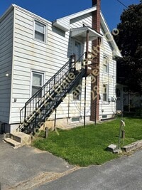 Building Photo - Large 2 Bedroom Apartment in Eastern Schoo...