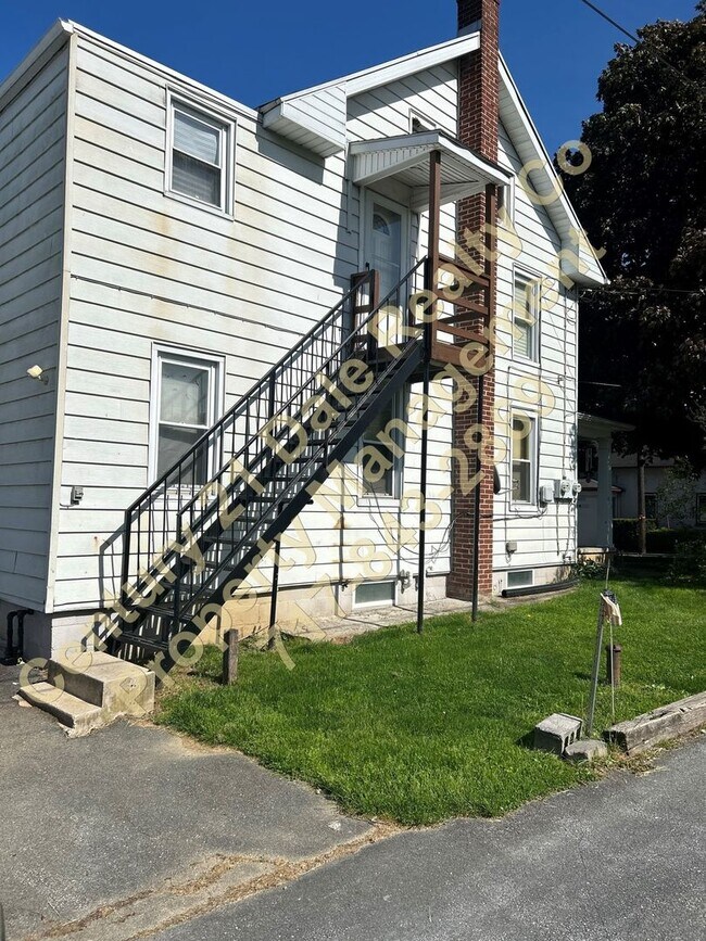 Primary Photo - Large 2 Bedroom Apartment in Eastern Schoo...