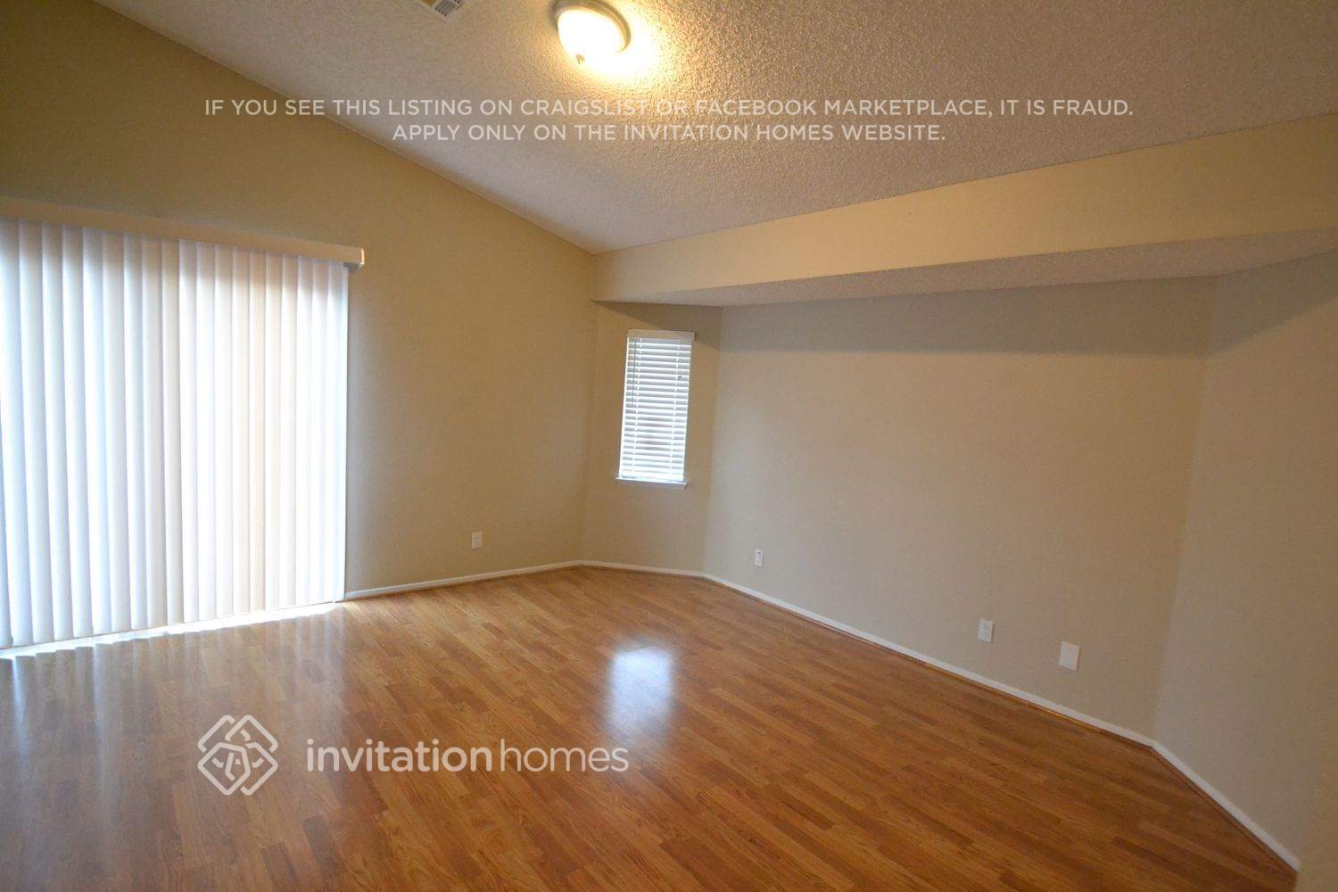 Building Photo - 4546 Grandview Dr