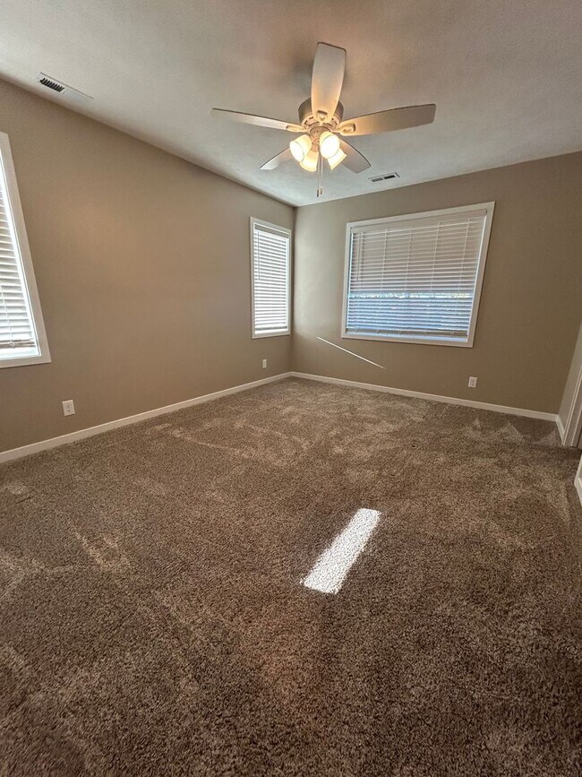 Building Photo - Papillion 3 Bedroom Townhome!
