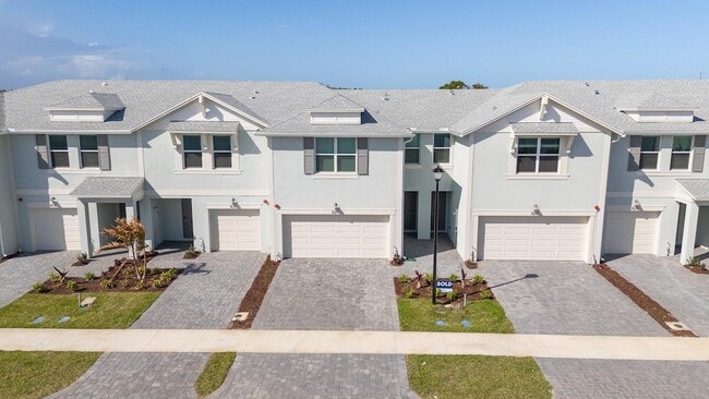 Building Photo - 621 Salisbury Cir