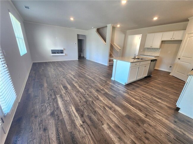 Building Photo - 383 King Vlg