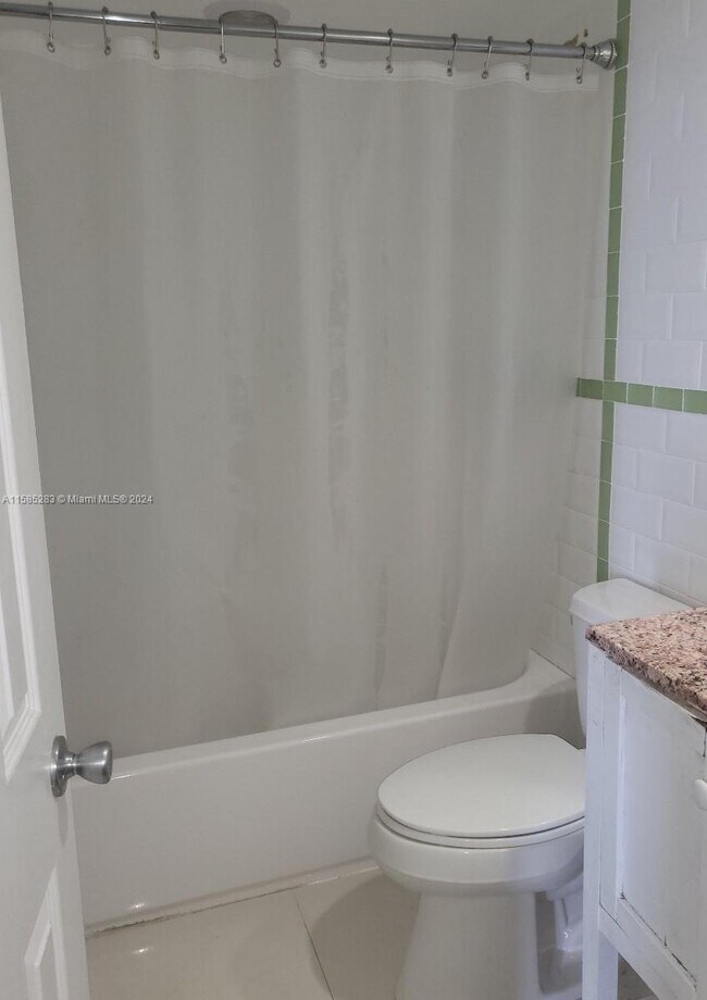 Building Photo - 2750 Northeast 183rd Street Apt #1904, Ave...