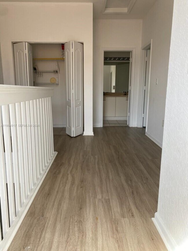 Building Photo - 3760 NE 9th Ct