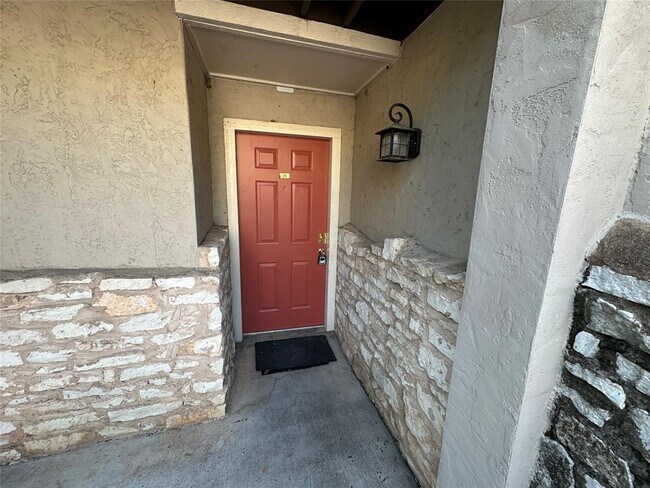 Primary Photo - 6810 Deatonhill Dr