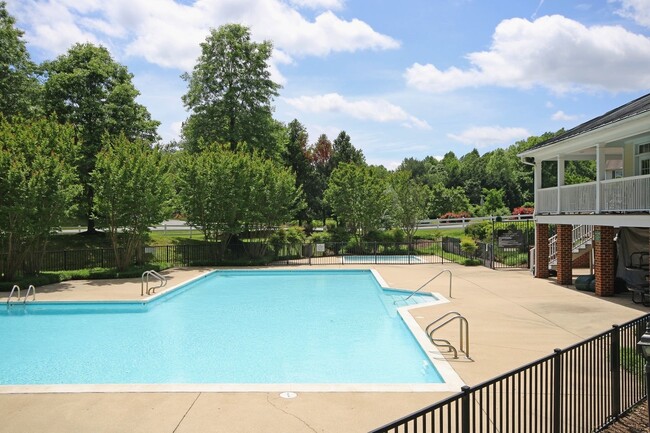 Building Photo - Spacious Foxcroft Home With Fenced Yard