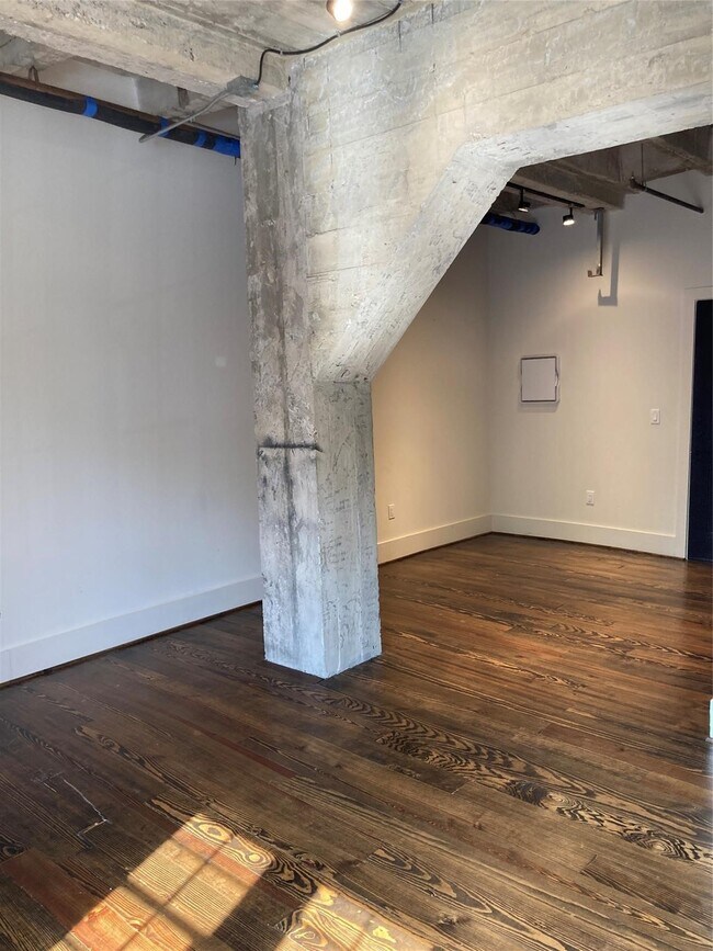 Building Photo - 4411 Dallas St