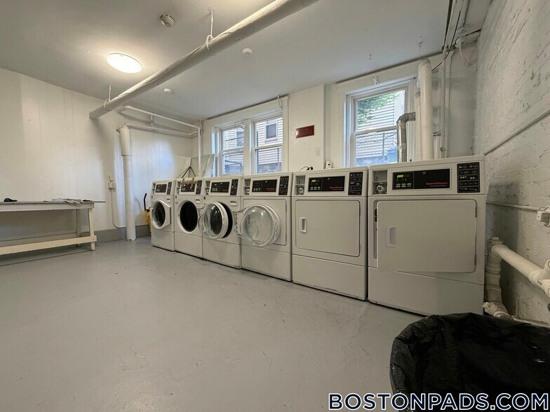 Building Photo - 475 Highland Ave