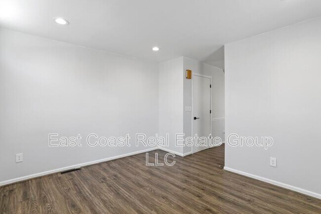 Building Photo - 131 Fairground Ave