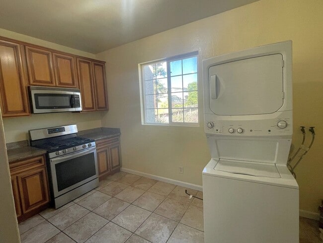 Building Photo - ~Berkeley School District~ Single Family Home - Huge Backyard!