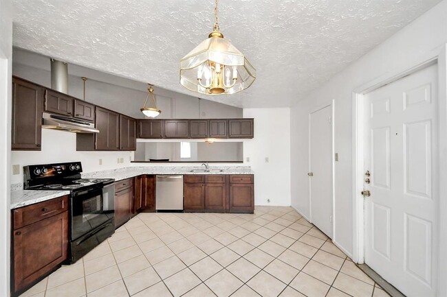 Building Photo - 13610 Piney Oaks Dr