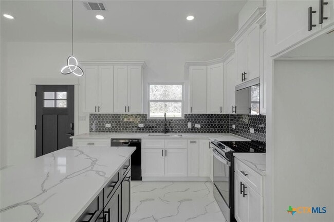 Building Photo - 121 Diamond Head Dr