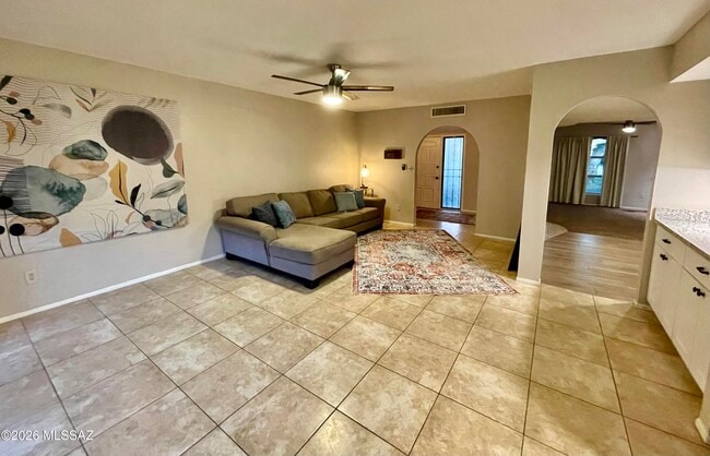 Building Photo - 2434 N Shade Tree Cir