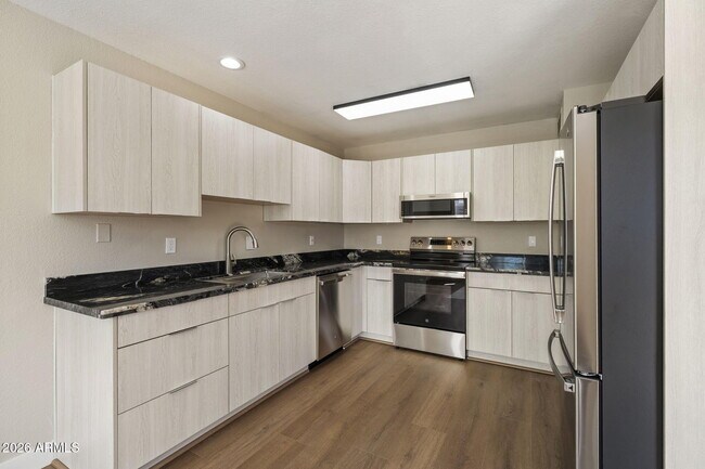 Building Photo - 1811 S 39th St