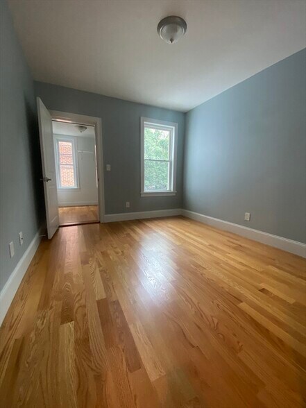 Building Photo - 233 Kelton St