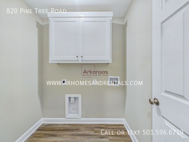 Building Photo - 820 Pine Tree Rd