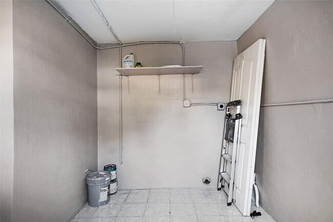 Building Photo - 3613 SW 1st St