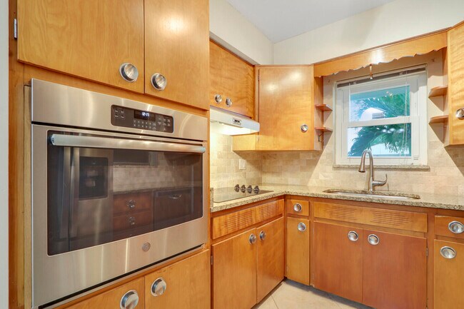 Building Photo - 743 Ibis Way