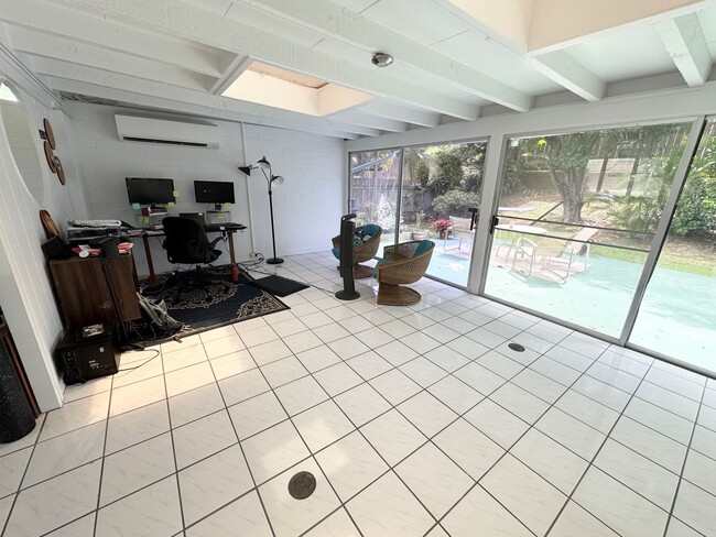 Building Photo - 2 bed, 1 bath in highly desirable Kailua N...